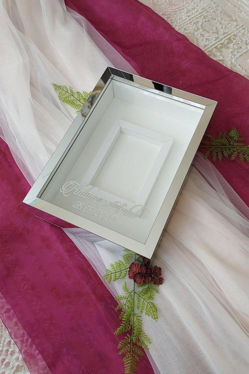 Yeni Model 25X35 Cm Gümüş Renkli Yatay Fotoğraf Alanlı Model Tasarım Gül Kutusu Anı Çerçevesi!