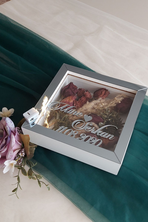 20X20X5 Cm Ledli İsimli Anı Çerçevesi! Yeni Moda Çiçek Anı Çerçevesi!