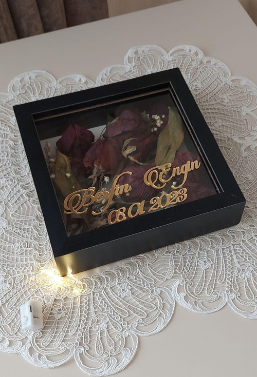 20X20X5 Cm Ledli İsimli Anı Çerçevesi! Yeni Moda Çiçek Anı Çerçevesi!