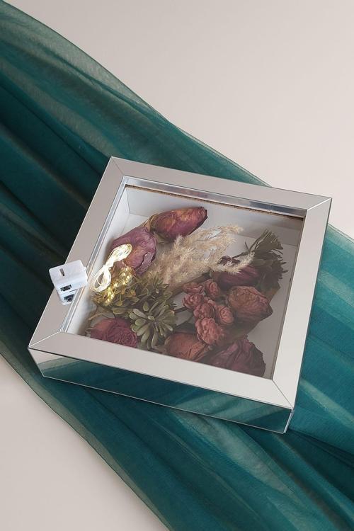 20X20X5 Cm Ledli Anı Çerçevesi! Yeni Moda Çiçek Anı Çerçevesi!