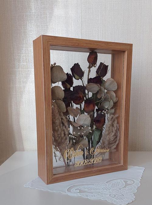 İsimli 25X35 Cm Çift Yönlü Derin Gül Çerçevesi! Gelin Buketi Çerçevesi!