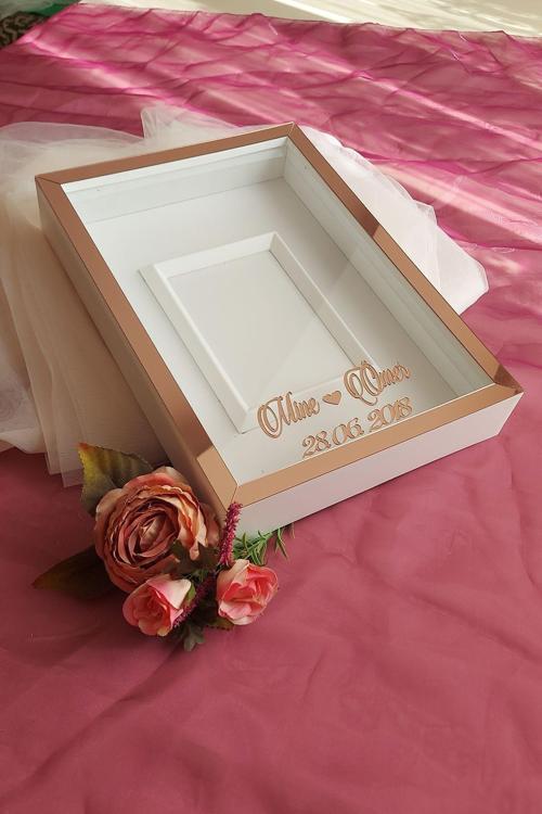 25X35 I?Simli Fotoğraf Bölümlü Anı Çerçevesi! Üçgen Çıtalı Gül Kutuları