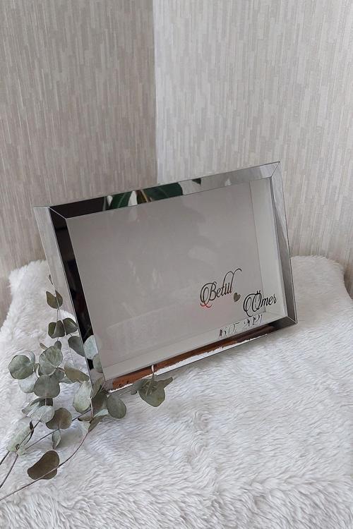 21X30 Cm Anı Çerçevesi! Beyaz Zemin Gül Kutusu! Yeni Trend Anı Çerçevesi