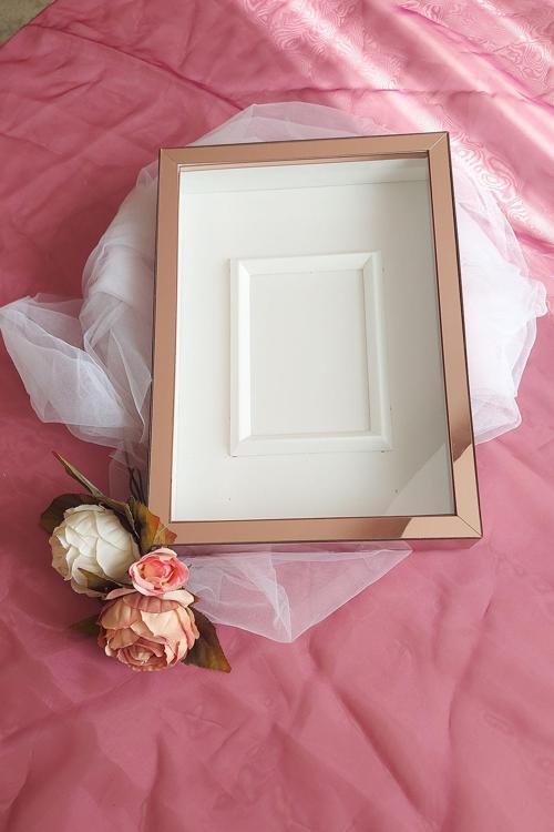 25X35 Fotoğraf Bölümlü Anı Çerçevesi! Üçgen Çıtalı Gül Kutuları