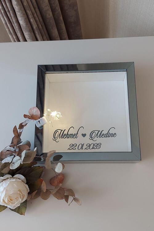25X25 Cm Füme Ledli Derin Anı Çerçevesi-6 Cm Derinlikli Anı Çerçevesi Gül Kutusu. Isimli Tarihli