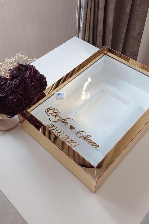 25X35 Cm Gold Ledli Isimli Fotoğraf Alanlı Model Tasarım Gül Kutusu Anı Çerçevesi!