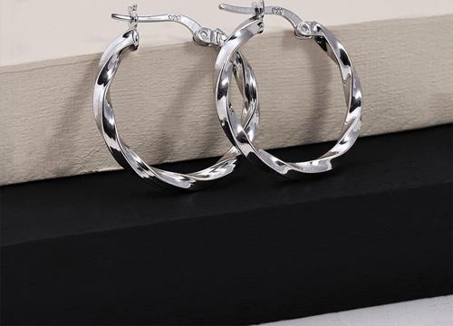Burgu Model Rodyum Kaplama Kadın Gümüş Küpe