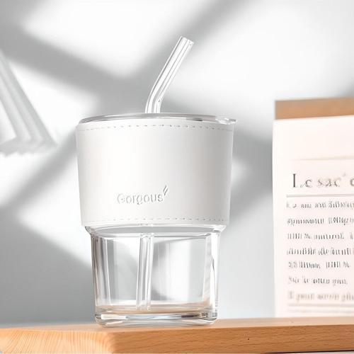 Cam Kahve Sunum Bardağı - 400 ml Deri Şeritli ve Pipet Delikli Tasarım