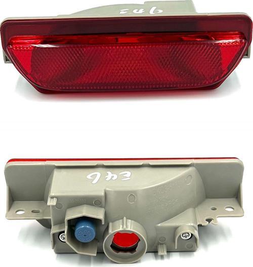Mazda 3 Arka Tampon Reflektörü (Orta) 2013-2018 BHR1-51-650