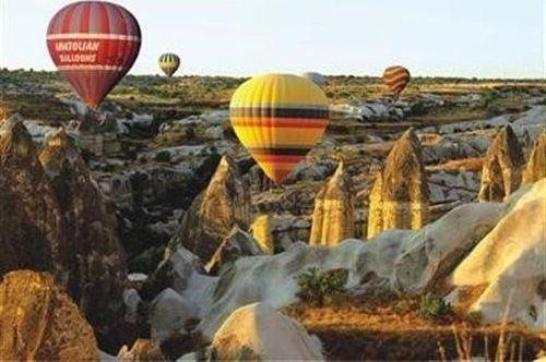 Peri Bacaları ve Balonlar 2000 Parça Puzzle (66x98 Kod:3920)