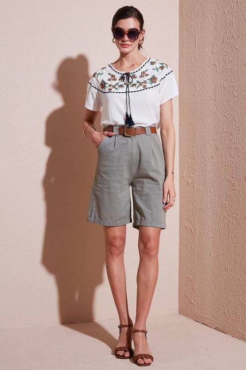 Pamuklu Relaxed Fit Yüksel Bel Kemerli Gabardin Short Bayan Şort 668YP4710 AÇIK HAKİ