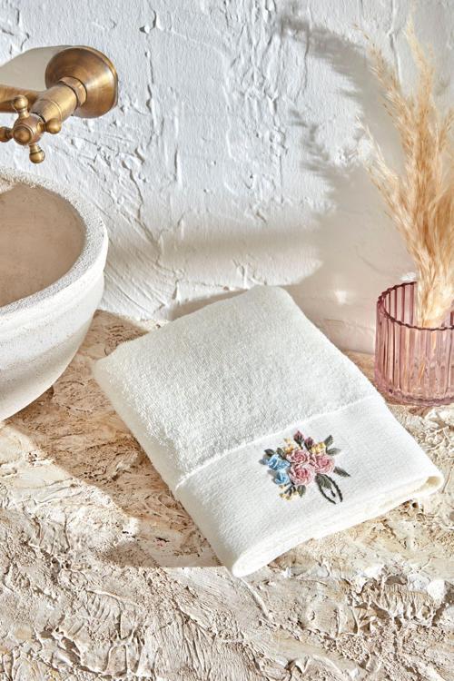 Comfort Touch Nakışlı %100 Pamuk Havlu Beyaz