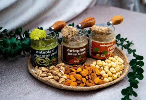 Premium 3’lü Doğal Ezme Seti – Fıstık, Fındık ve Badem Lezzeti Toplam 600 Gr.