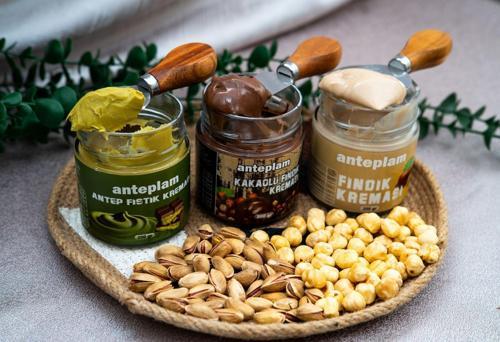 Antep Fıstığının ve Fındığın Kremamsı Lezzet Buluşması Seti Toplam 600 Gr.