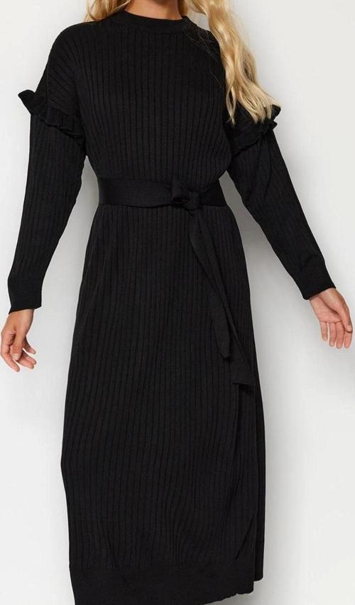 Moda Stil Regular Dik Yaka Maxi Boy Tesettür Fırfır Detaylı Ribana Örme Elbise