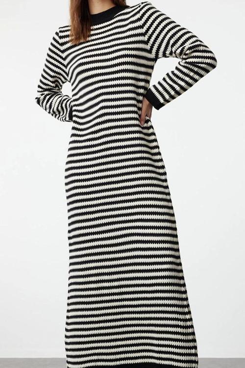 Moda Stil Fitted Bisiklet Yaka Maxi Boy Tesettür Taş Çizgili Uzun Triko Elbise