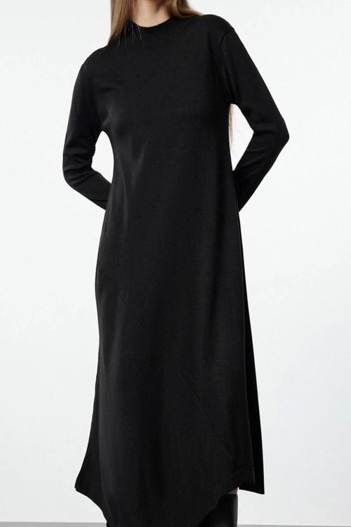 Moda Stil Fitted Dik Yaka Maxi Boy Tesettür Asimetrik Kesim Triko Elbise