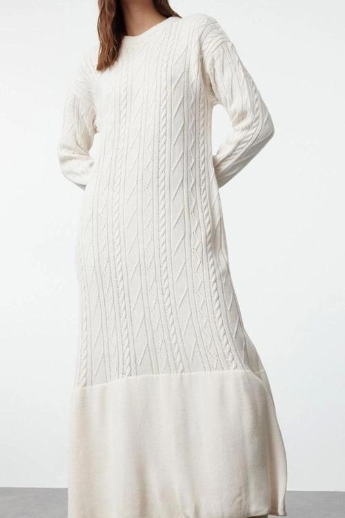 Moda Stil Relaxed Bisiklet Yaka Maxi Boy Tesettür Saç Örgü Desenli Eteği Volanlı Triko Elbise