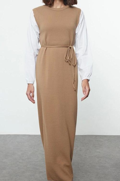 Moda Regular Maxi Tesettür Bej Kolları Dokuma Parça Detaylı Beli Bağlamalı Triko Elbise