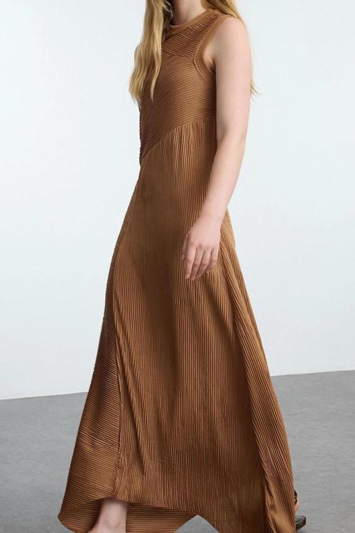 Moda Stil Regular Bisiklet Yaka Midi Boy Tesettür Örme İçlik Astar Elbise