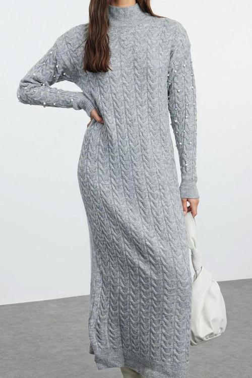 Moda Stil Regular Bisiklet Yaka Maxi Boy Tesettür Saç Örgülü İnci Aksesuarlı Triko Elbise