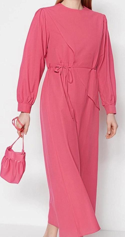 Moda Stil Regular Bisiklet Yaka Maxi Boy Tesettür Kuşaklı Önü Parçalı Pamuklu Dokuma Astarsız Elbise