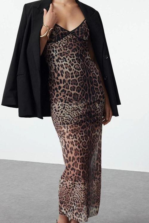 Moda Stil Fitted V Yaka Midi Boy Vücuda Oturan Leopar Desenli Tül Dokuma Elbise