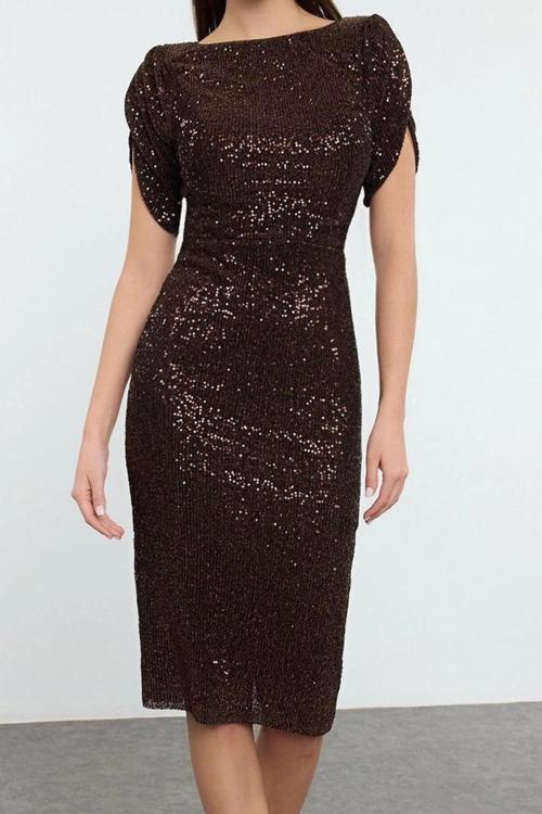 Moda Stil Fitted Kayık Yaka Midi Boy Vücuda Oturan Parıltılı Örme Payet Şık Abiye Elbise