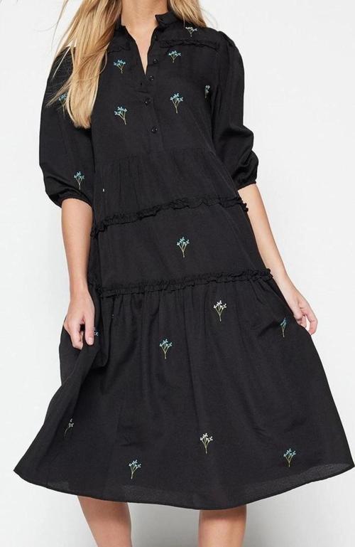 Moda Stil Regular Gömlek Yaka Midi Boy Açık Düz Kesim Nakışlı Dokuma Elbise