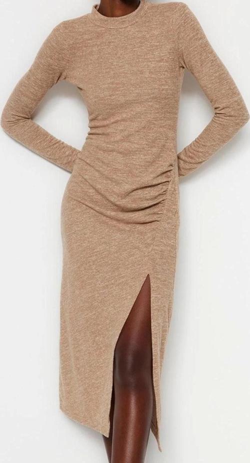 Moda Stil Slim Dik Yaka Midi Boy Bisiklet Yaka Yumoş Yırtmaçlı ve Büzgü Detaylı Fitted Örme Elbise