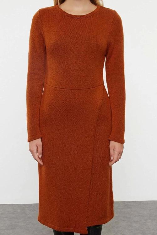 Moda Stil Regular Bisiklet Yaka Midi Boy Triko Yumuşak Dokulu Kruvaze Etek Detaylı Elbise