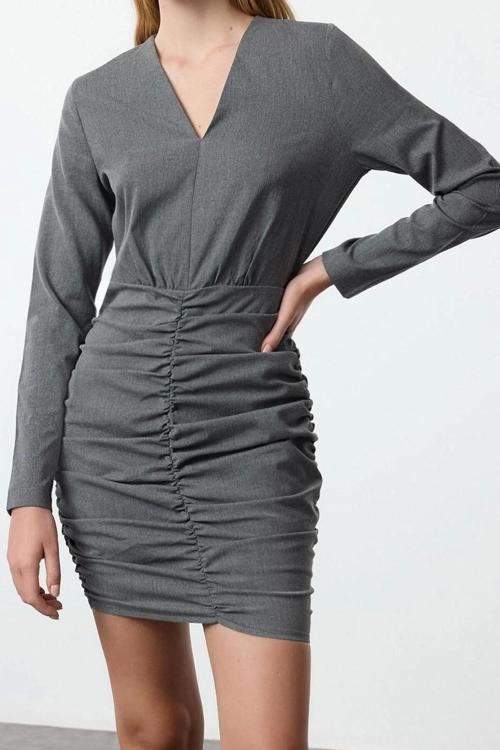 Moda Stil Regular V Yaka Mini Boy Vücudu Saran Drape Detaylı Dokuma Elbise