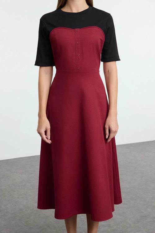 Moda Stil Regular Bisiklet Yaka Midi Boy Belden Açılan Düğme Detaylı Dokuma Elbise