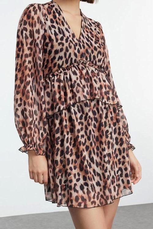 Moda Relaxed V Yaka Mini Boy Leopar Baskılı Fırfır Detaylı A Line Çan Kesim Balon Kol Örme Elbise