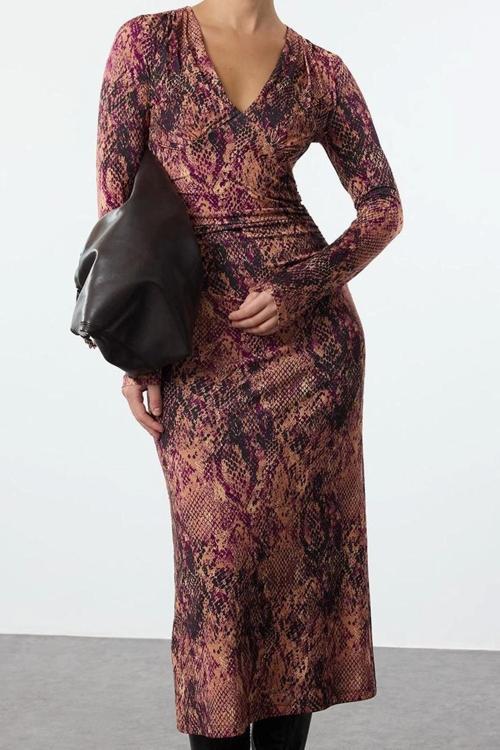 Moda Stil Slim V Yaka Midi Boy Büzgü Drape Detaylı Vücuda Oturan Örme Elbise