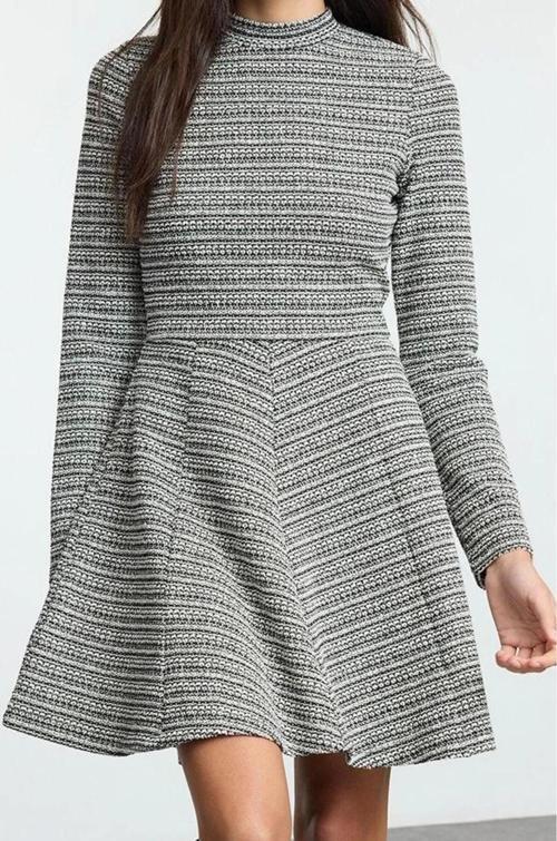 Moda Stil Slim Dik Yaka Mini Boy Tüvit Bisiklet Yaka Skater Belden Açılan Volanlı Örme Elbise