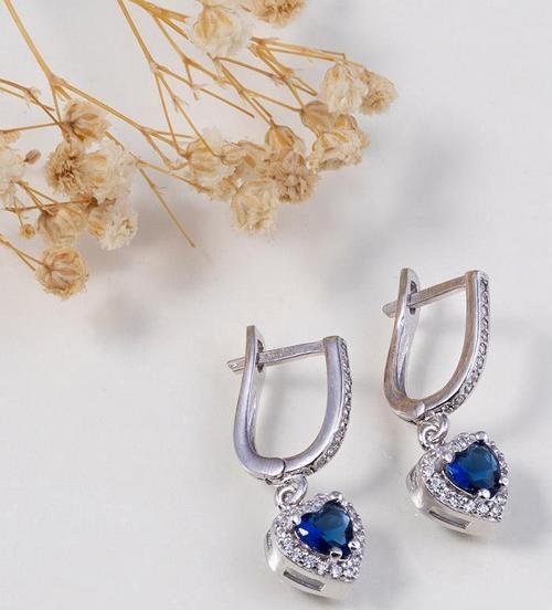 Safir Taşlı Kalpli Tek Taş Gümüş Küpe