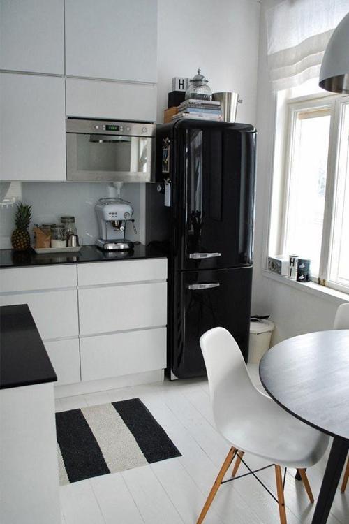 Parlak Siyah Yapışkanlı Kaplama Folyosu 122 Cm X 6 Mt