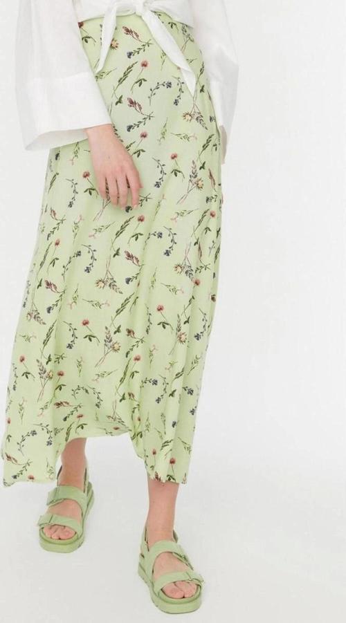 Moda Tesettür Regular Çiçekli Desen Günlük Maxi Boy Puantiye Desenli Çan Dokuma Etek