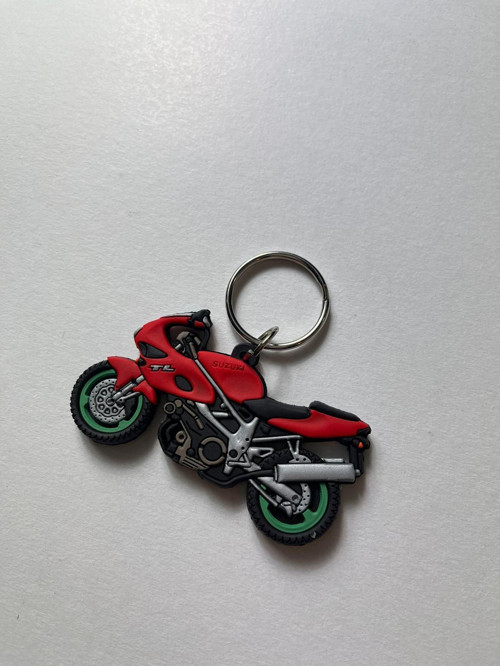 Kırmızı Suzuki Motor Anahtarlık