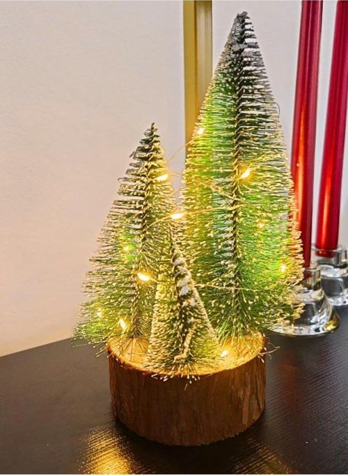 Led Işıklı 4 lü Set Nevada Çam Ağaçları Büyük Meşe Kütüklü Led Işıklı 22 Cm Büyük Boy Çam Ağaçları S
