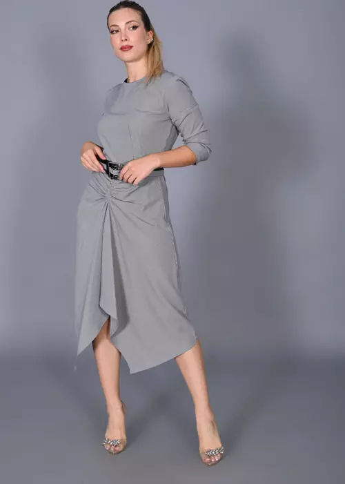 Kadın Asimetrik Kesim Önü Büzgülü Pöti Kare Kemerli Elbise