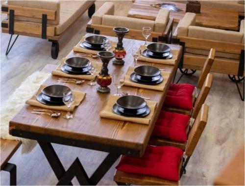 Masif Ağaç Yemek Masası Takımı - 85 cm - 125 cm Masa + 125 cm Bank + 2 Adet Loft Sandalye