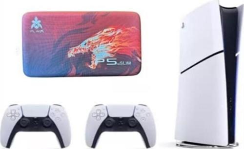 Playstation 5 Slim 1 TB Digital Edition Oyun Konsolu + 2. Dualsense Kol + Sony Playstation 5 Taşıma Çantası Kırmızı Desenli