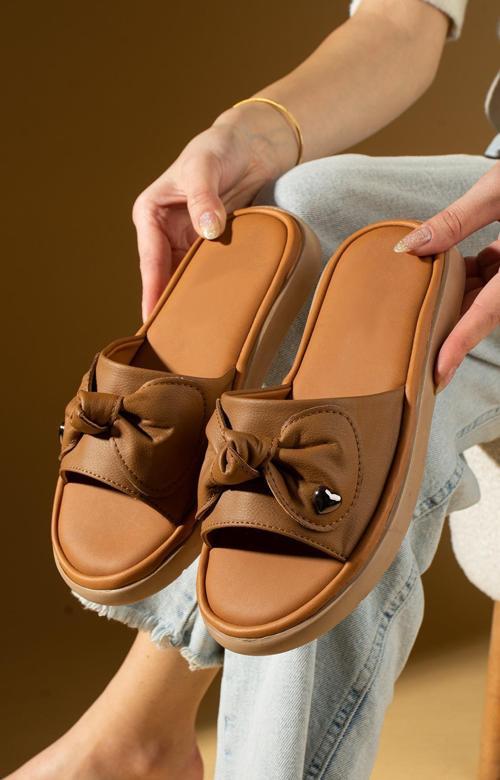 Fiyonklu Masaj Tabanlı Kalp Detaylı Kadın Terlik 59-80-25