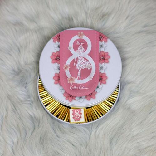 8 Mart Dünya Kadınlar Günü Hediyesi Metal Kutuda Çikolata 100 Adet 004