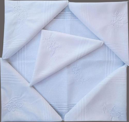Çiçek İşlemeli 6 lı Bayan Beyaz Mendili 28x28 cm 100 Pamuk Beyaz