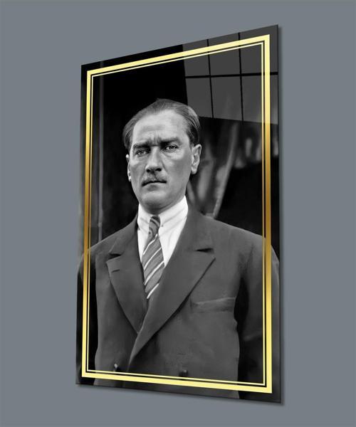 Gold Şerit Siyah Beyaz Takım Elbiseli Atatürk Cam Tablo, Uv Baskılı Ve Temperli, Hediyelik