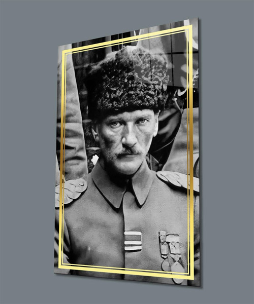 Gold Şerit Siyah Beyaz Üniformalı Atatürk Cam Tablo, Uv Baskılı Ve Temperli, Hediyelik