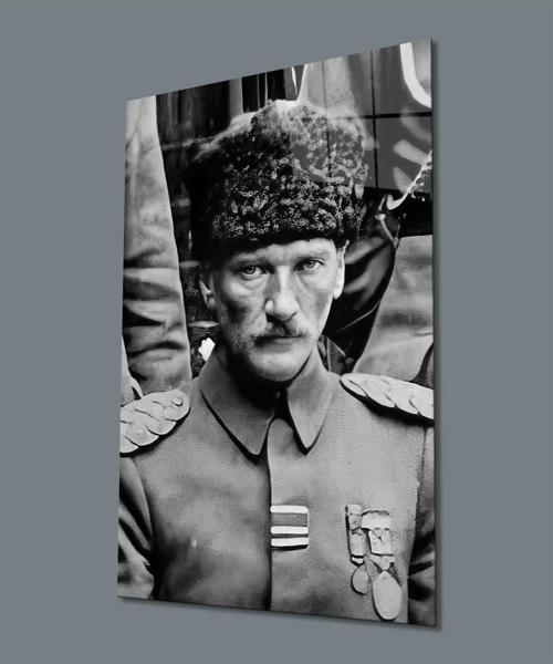 Siyah Beyaz Üniformalı Atatürk Cam Tablo, Uv Baskılı Ve Temperli, Hediyelik